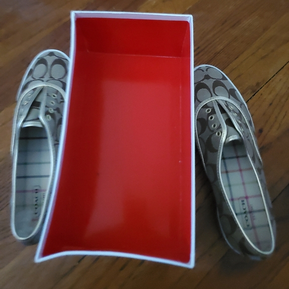 Coach Flats - Picture 2 of 4